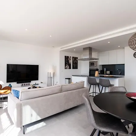 Διαμέρισμα Oasis 325 New Luxury Penthouse With Amazing Sea View And Private Jacuzzi *