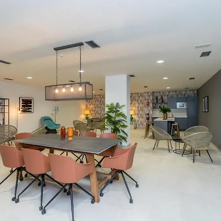 Διαμέρισμα Oasis 325 New Luxury Penthouse With Amazing Sea View And Private Jacuzzi *