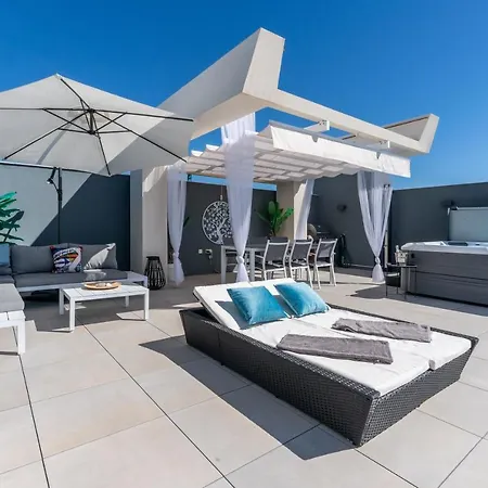Oasis 325 New Luxury Penthouse With Amazing Sea View And Private Jacuzzi Διαμέρισμα Εστεπόνα