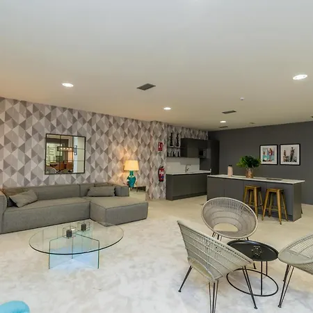 Διαμέρισμα Oasis 325 New Luxury Penthouse With Amazing Sea View And Private Jacuzzi Εστεπόνα