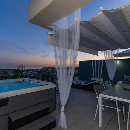 Oasis 325 New Luxury Penthouse With Amazing Sea View And Private Jacuzzi Διαμέρισμα *