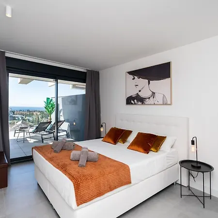 Διαμέρισμα Oasis 325 New Luxury Penthouse With Amazing Sea View And Private Jacuzzi Εστεπόνα