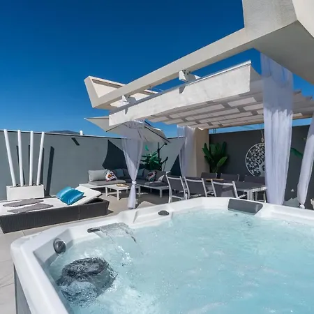 Oasis 325 New Luxury Penthouse With Amazing Sea View And Private Jacuzzi Εστεπόνα